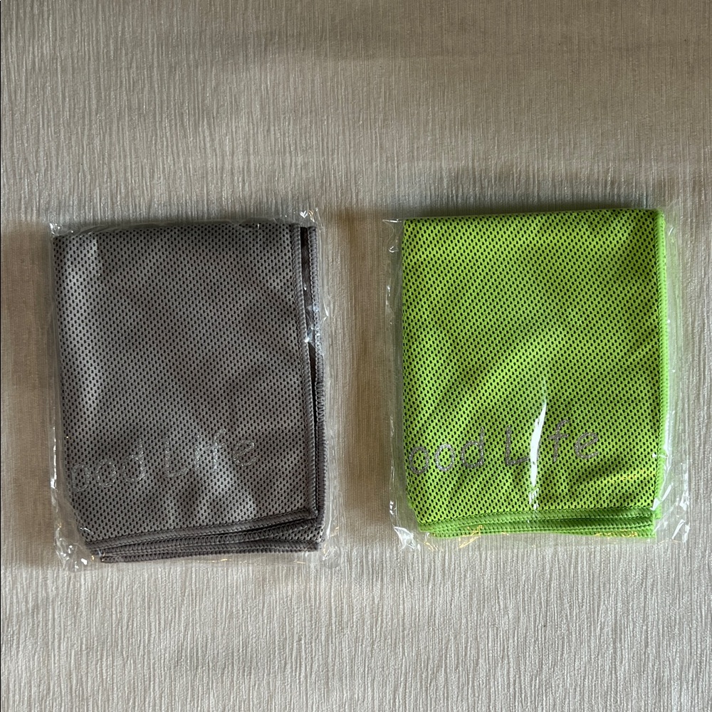 NWT Set of 2 Cooling Towels Gray & Green